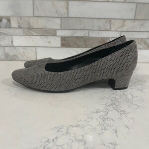 Vaneli Gray ShimmerLow Heel Slip-On Comfort Pumps Genuine Leather Size 7 Womens